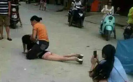 原配扒光小三的心理盘算是什么呢?老婆如何对付小三最有效