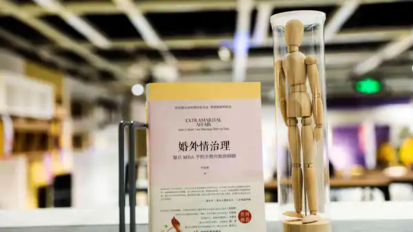 老公出轨是因为小三比原配优秀吗?