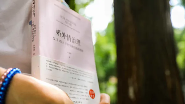 男人出轨,原配打小三的是什么心态?这三点说明一切