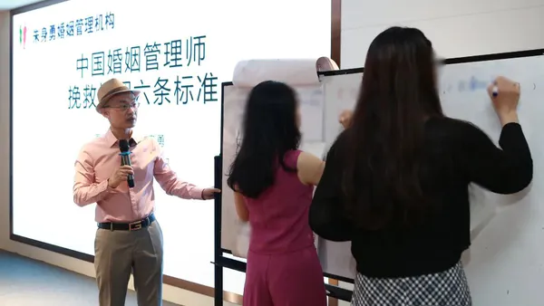 第三者把我逼进精神病院后,和我老公幸福同居了