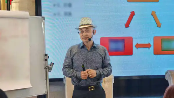 小三发短信挑衅,原配做好3件事,才能反击小三和出轨男人!